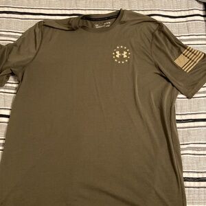 Men’s Loose Fit Under Armour Tee